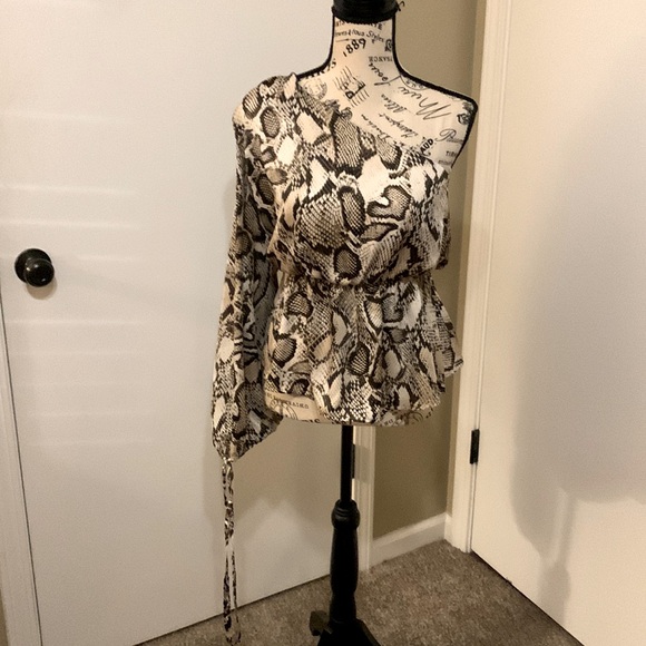 Tyche Snake Print blouse - Picture 1 of 8